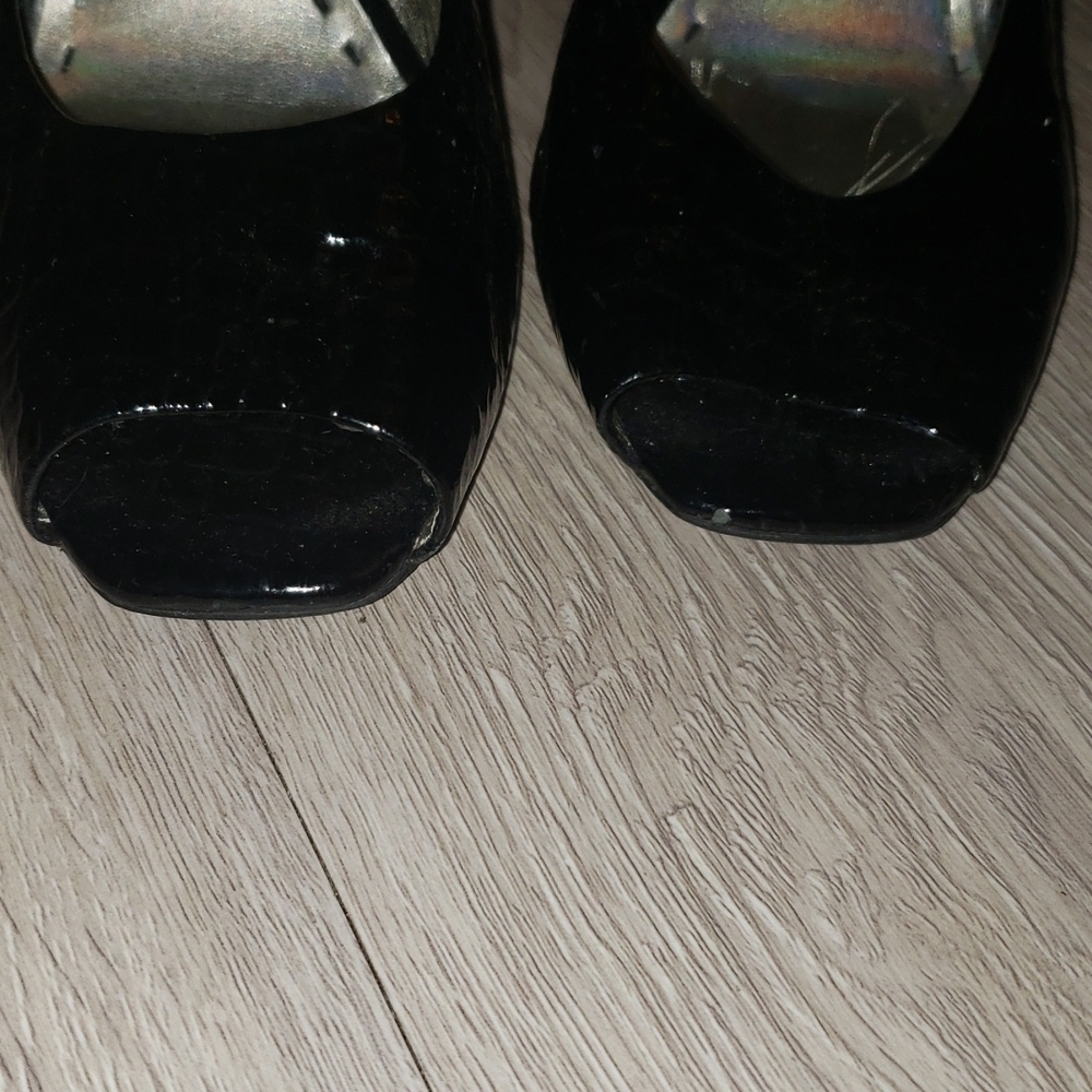 Gianni Bini Black Heel Shoes - Picture 3 of 9